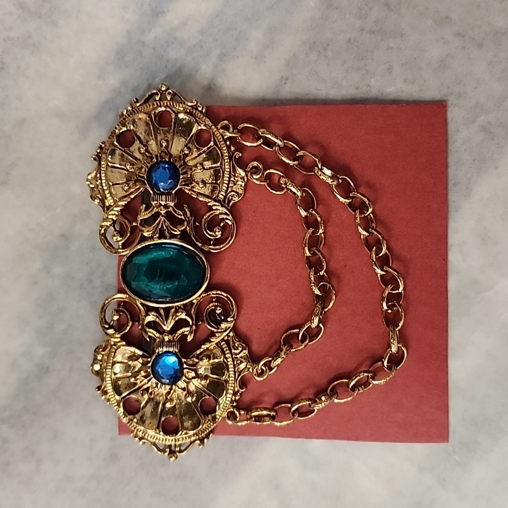 Gold Victorian Style Circle Swirl Brooch